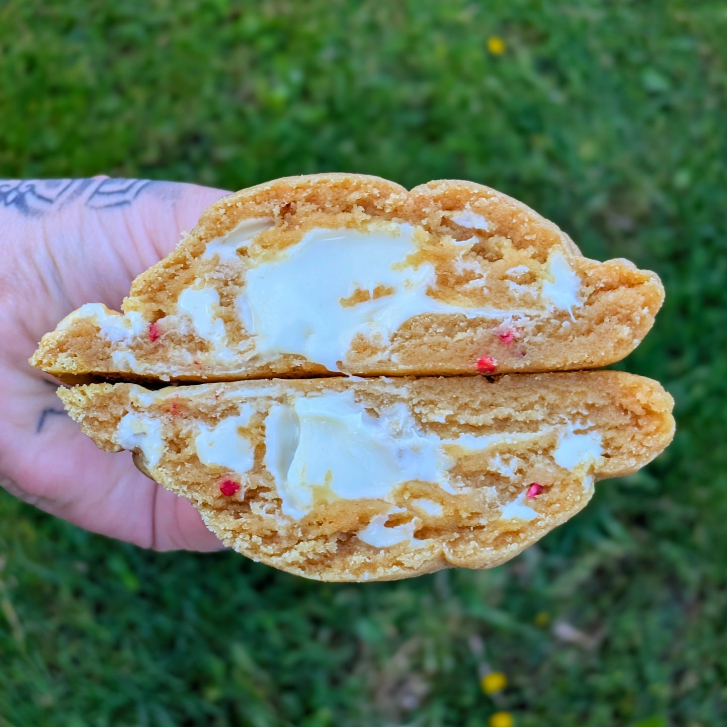 WHITE CHOCOLATE AND RASPBERRY COOKIE