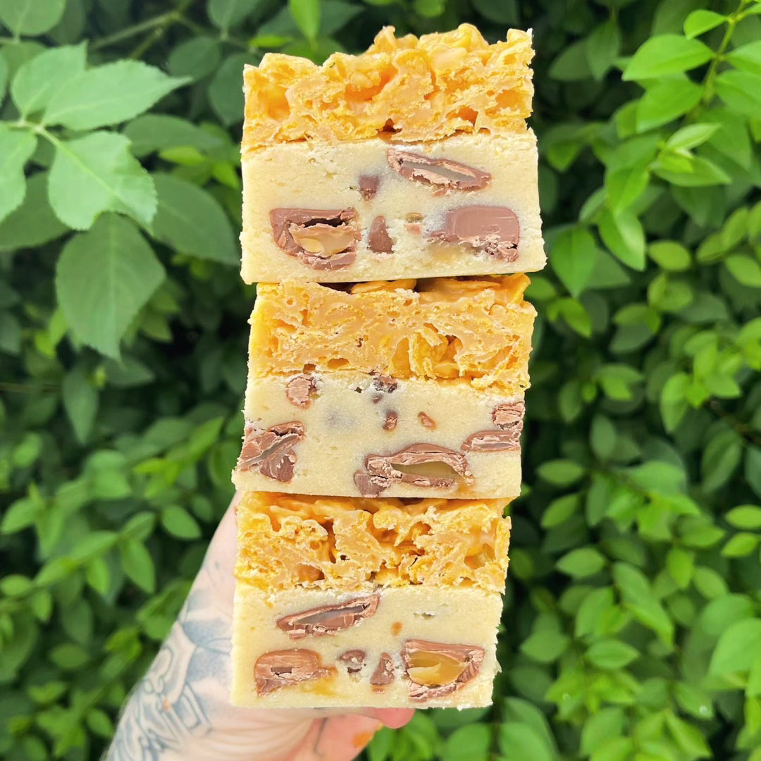 CARAMEL CORNFLAKE BLONDIES