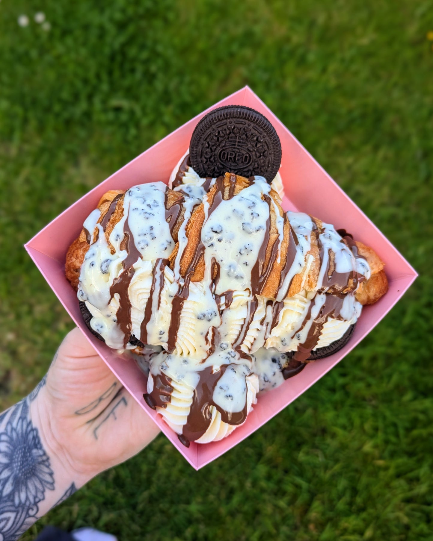 COOKIES AND CREAM CHEESECAKE CROISSANT