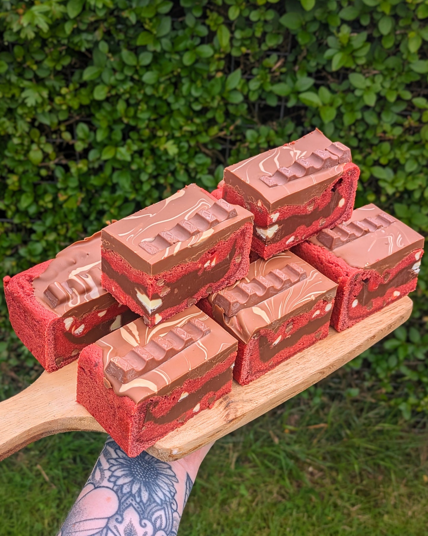 RED VELVET KINDER COOKIE BAR