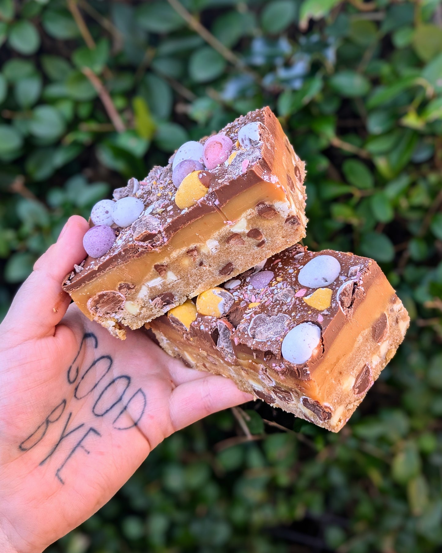 MINI EGG MILLIONAIRE COOKIE BAR