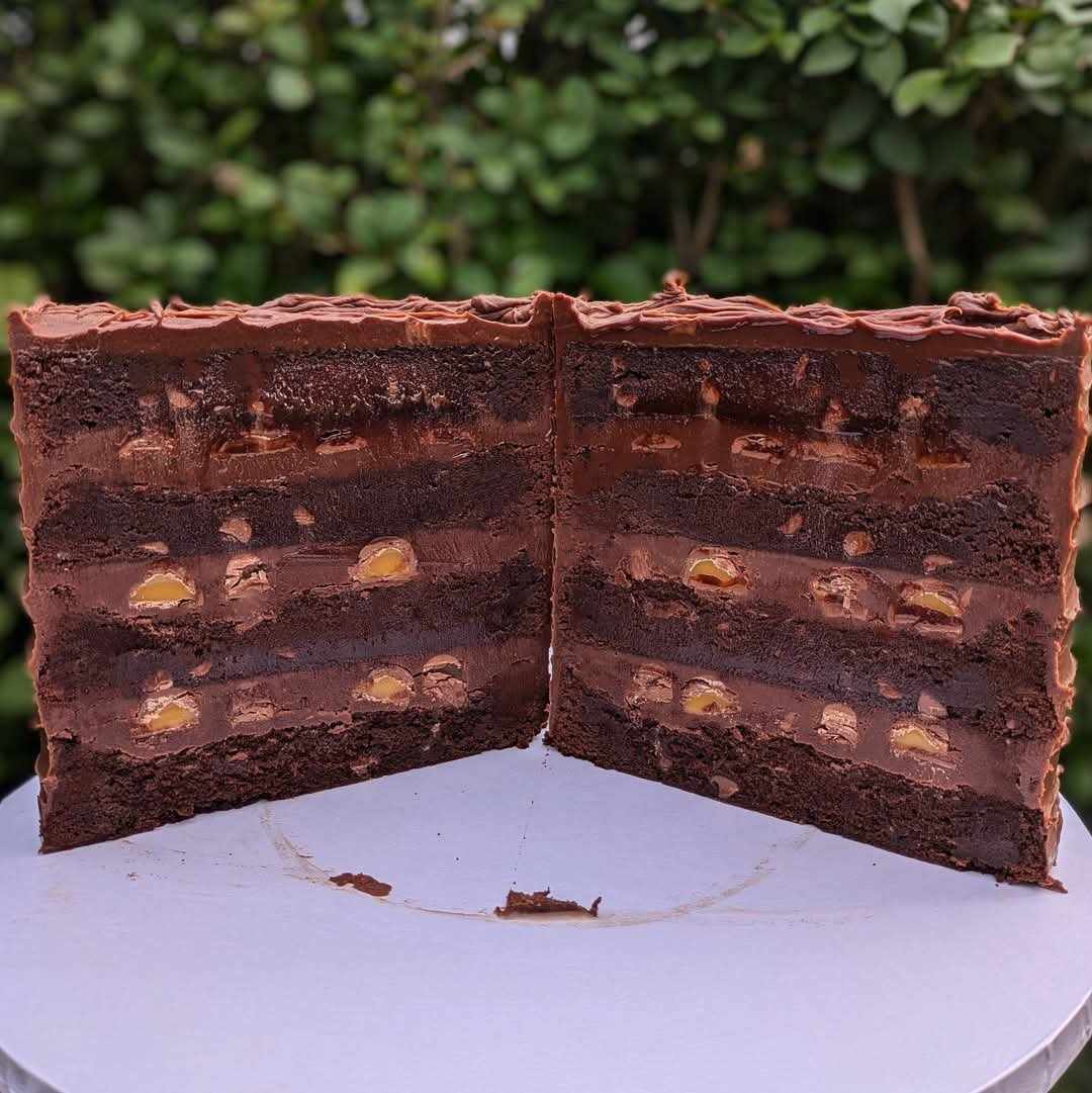CARAMEL BROWNIE CAKE