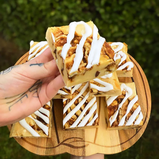 CINNAMON SWIRL BLONDIES